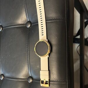 Sleek Gold and Cream Smartwatch